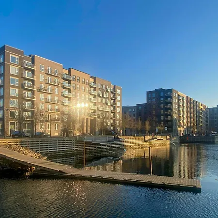 By The Canal In Sydhavn * كوبنهاجن